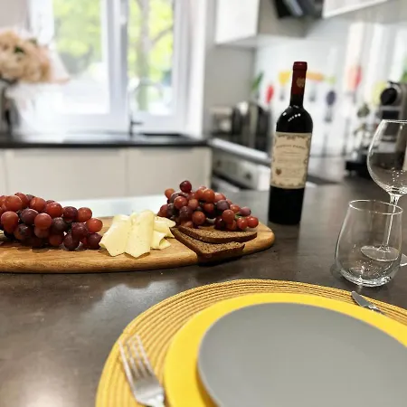 Cozy With Private Parking Apartment Rijeka