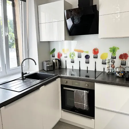 Cozy With Private Parking Apartment
