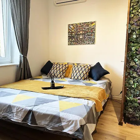 Cozy With Private Parking Apartment
