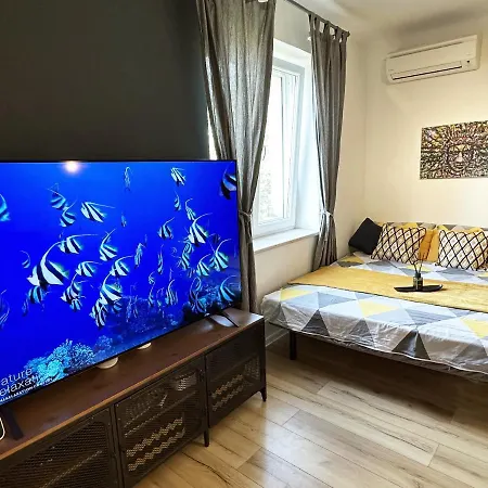 Cozy With Private Parking Apartment